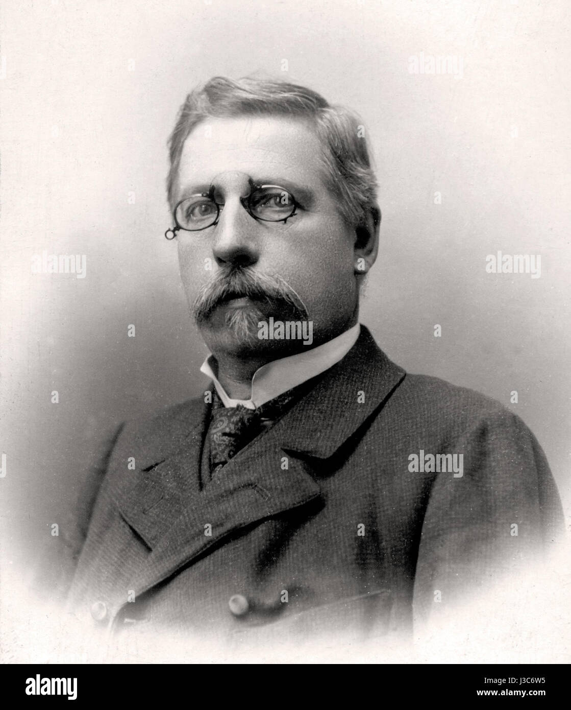 Questo è un esempio di un'immagine ritoccata di Edmund Reitter, che mostra le sue abilità nel fotoritocco. Il processo ha comportato il miglioramento e la regolazione degli elementi visivi per migliorare la presentazione complessiva della fotografia. Foto Stock