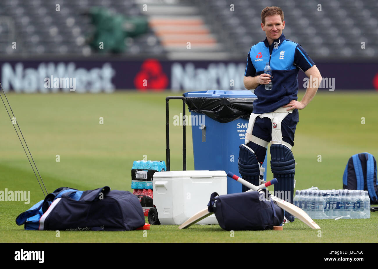 L'Inghilterra del Eoin Morgan durante la sessione di reti a terra Brightside, Bristol. Foto Stock