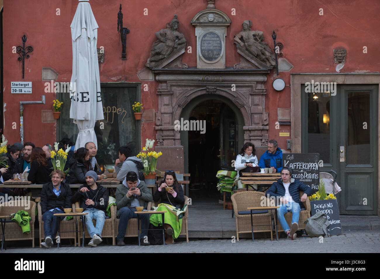 Stortorget pubblica piazza in Gamla Stan, la città vecchia e il centro storico di Stoccolma, Svezia, Europa Foto Stock