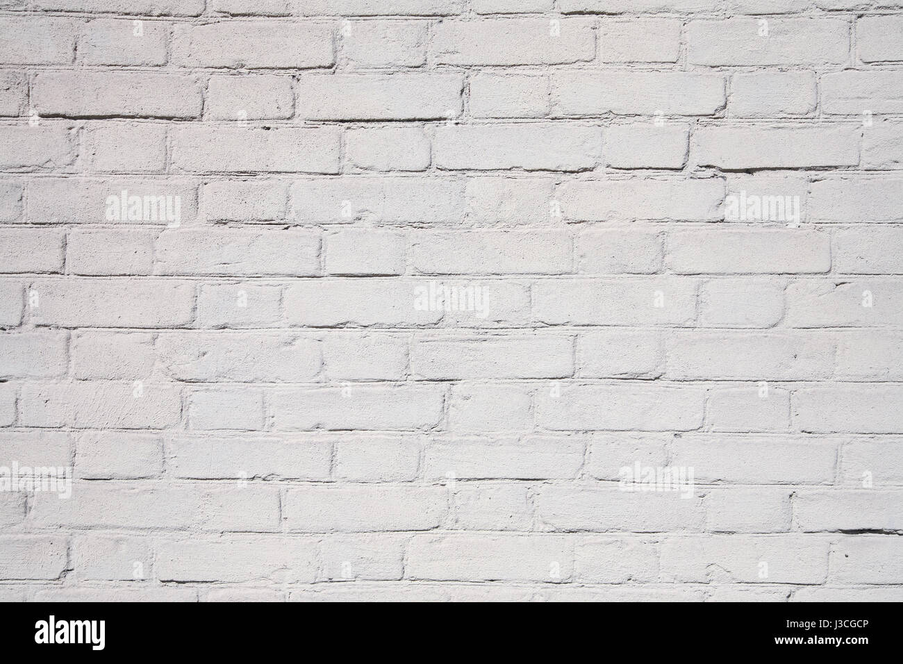 Muro di mattoni dipinti con vernice bianca Foto Stock