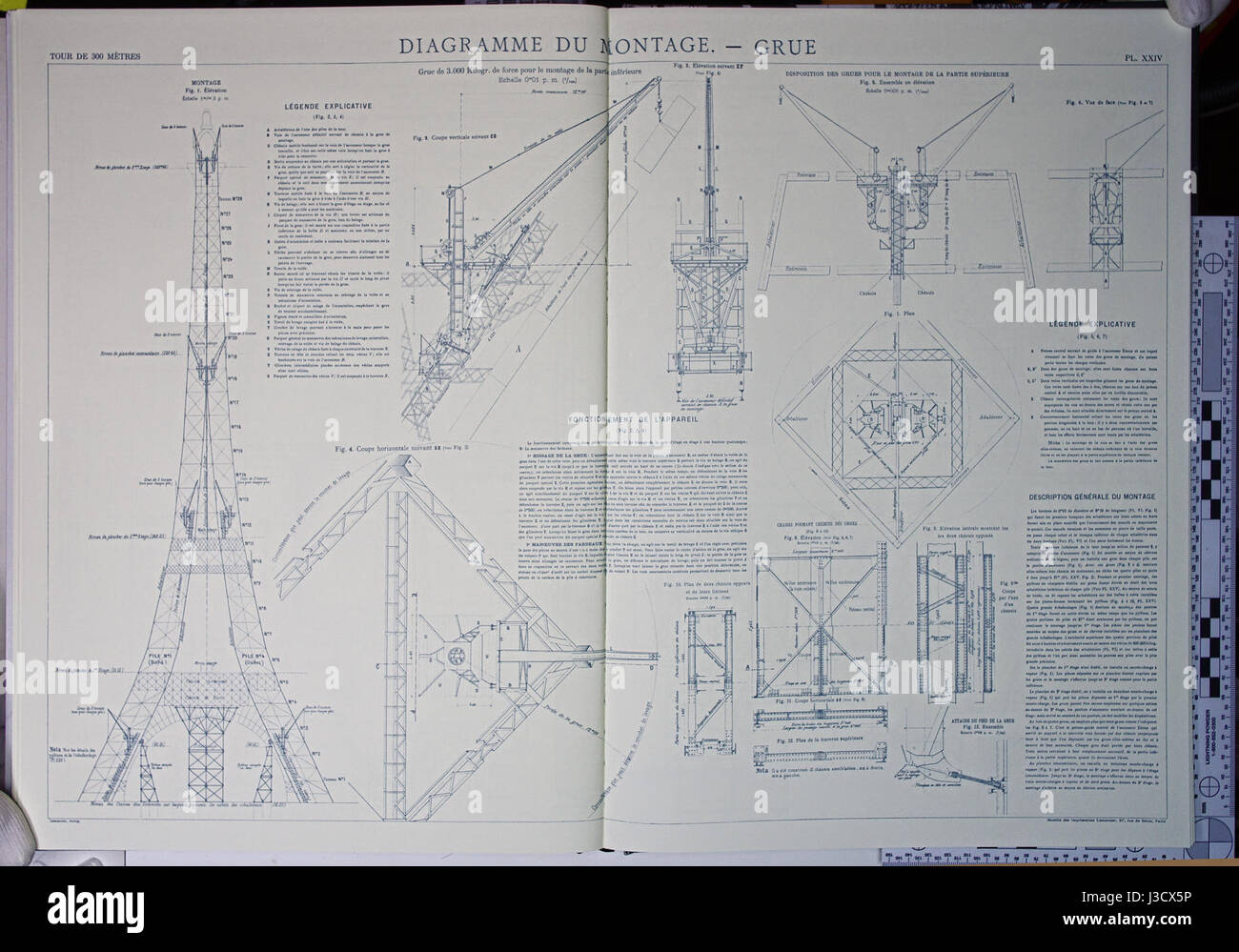 Questo documento include i piani per la costruzione della Torre Eiffel, con dettagli sul design, l'ingegneria e le caratteristiche architettoniche di uno dei monumenti più famosi al mondo a Parigi, in Francia. Foto Stock