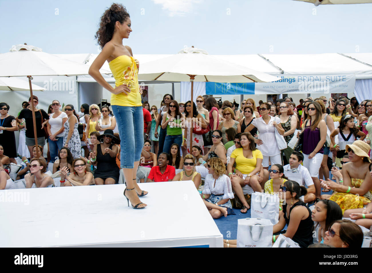 Miami Beach Florida,Inside interior,InStyle,woman's,woman's,men's magazine publisher charity fundraiser,fashion show,runway,trends,shopping shopper sh Foto Stock