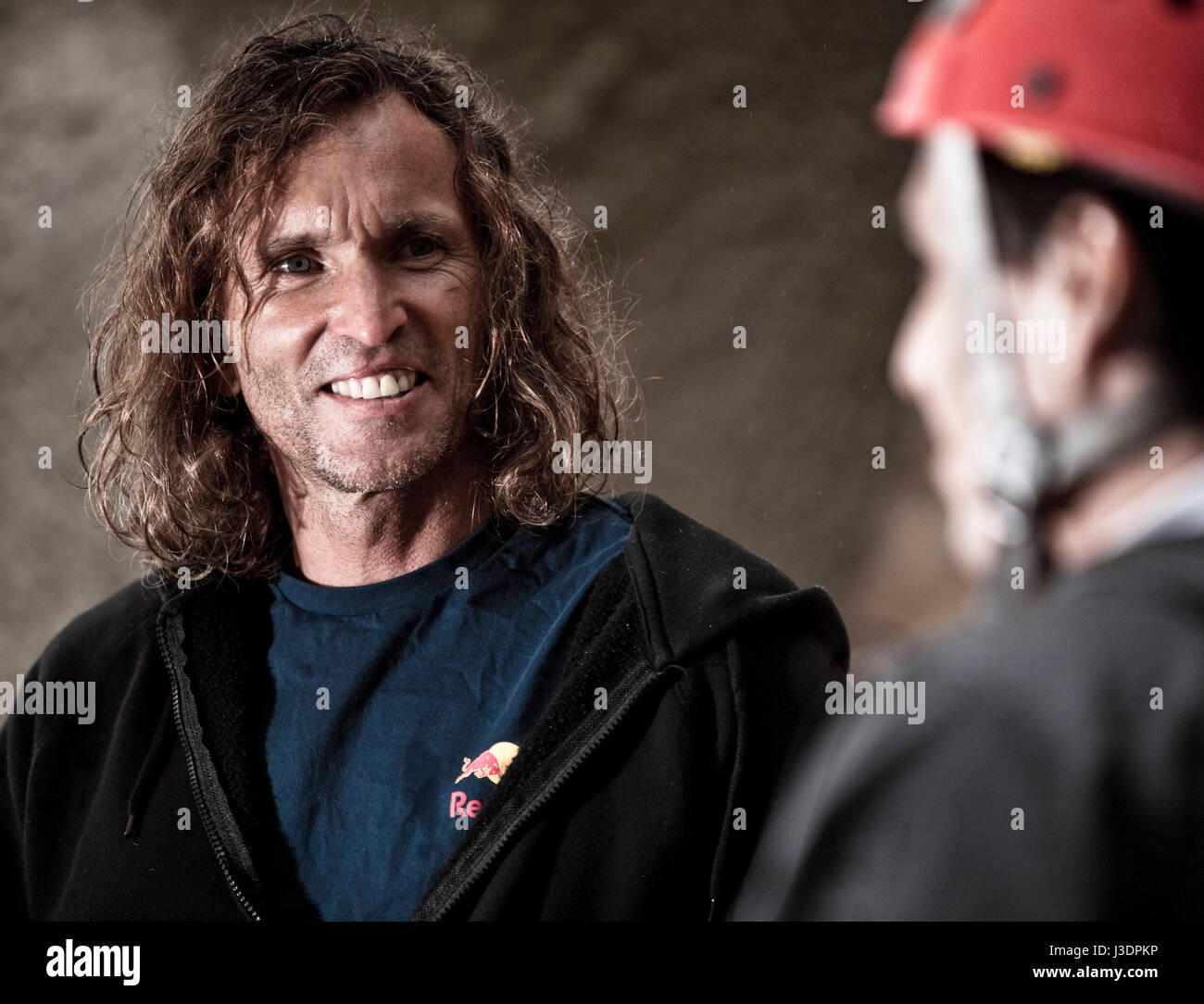 Scalatore Stefan Glowacz al Red Bull Kick Off giorno, Wolfgangsee, Austria Foto Stock