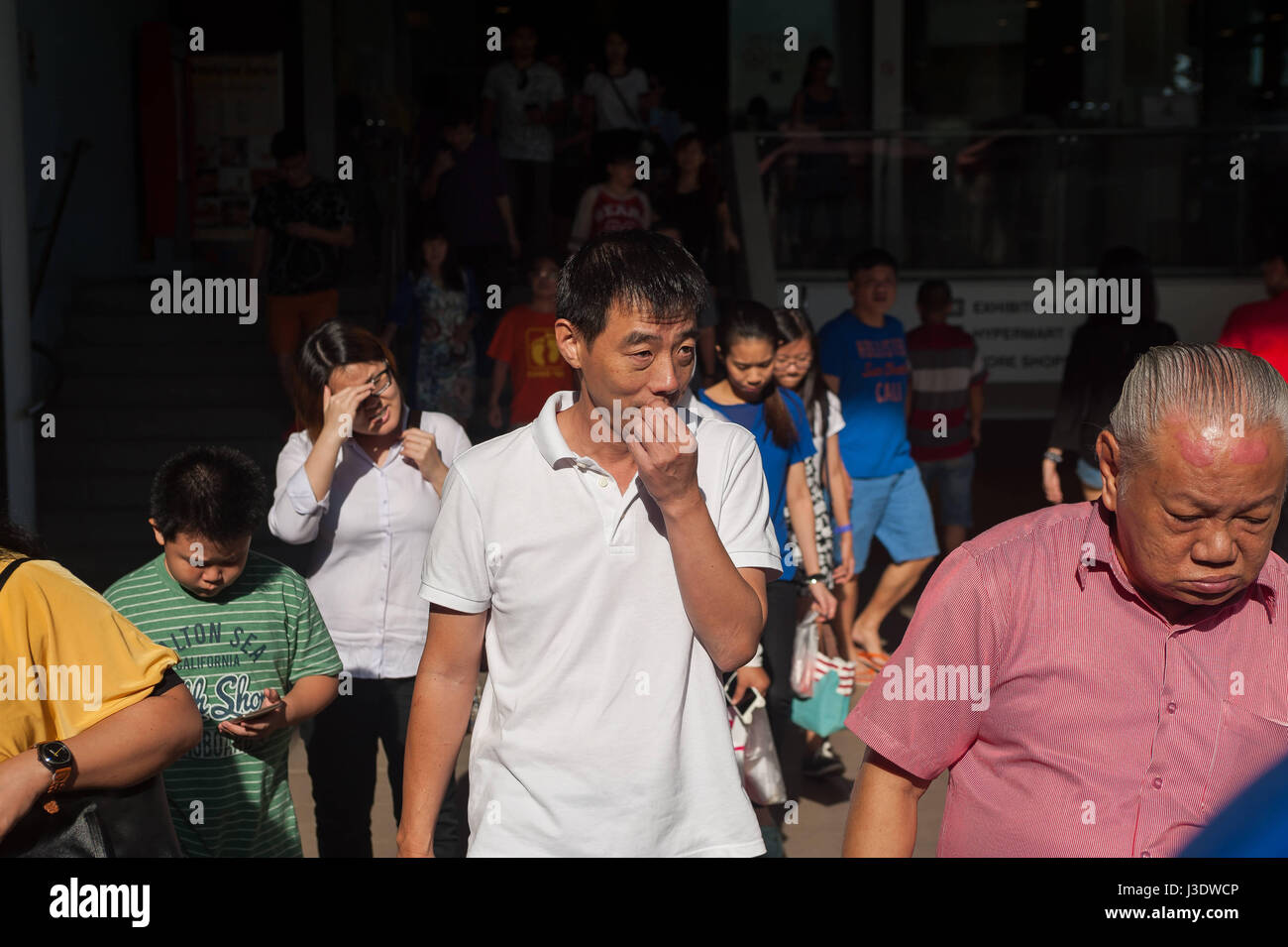 Singapore Repubblica di Singapore, 2016, passanti in Ang Mo Kio Foto Stock