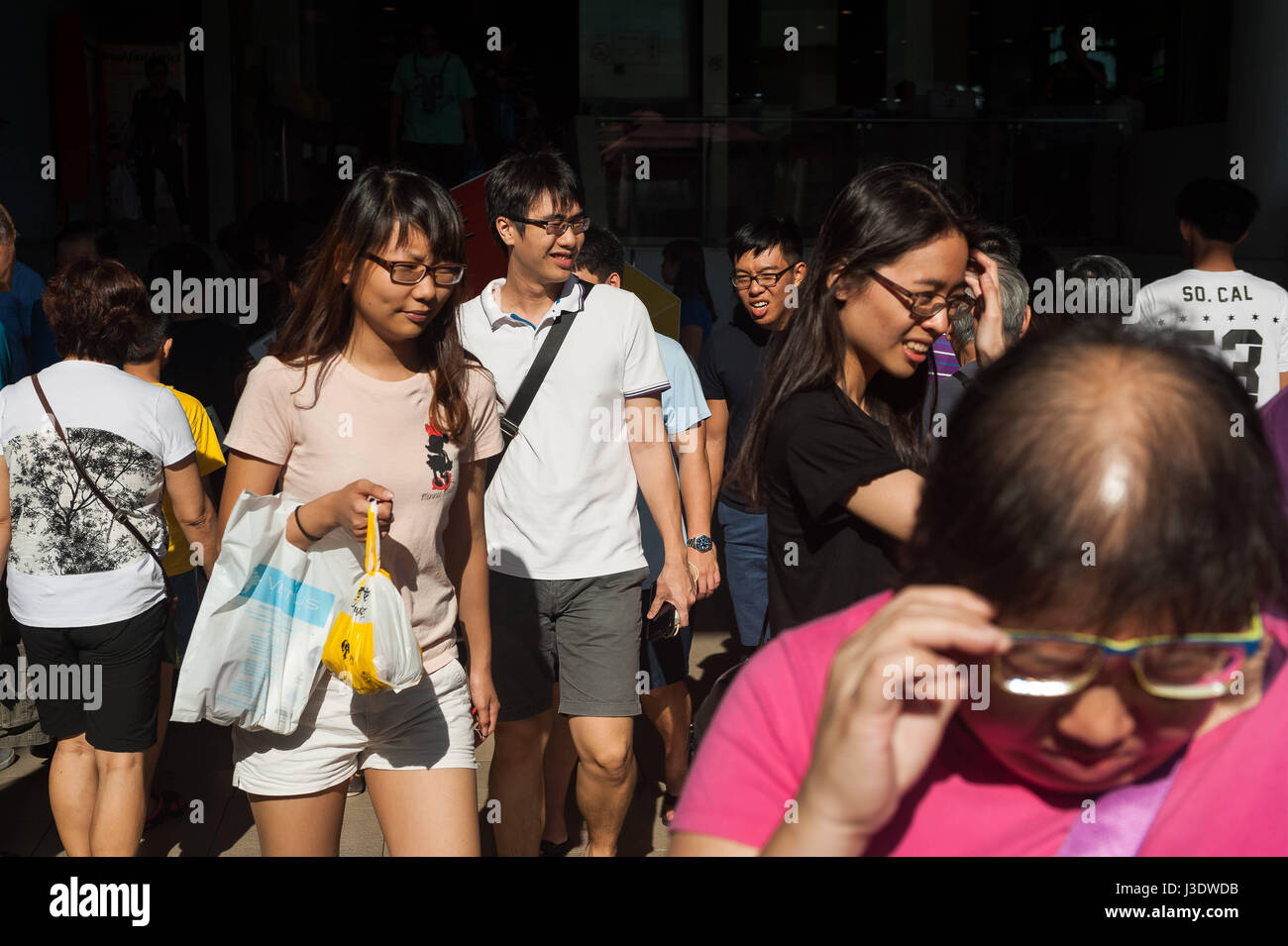 Singapore Repubblica di Singapore, 2016, passanti in Ang Mo Kio Foto Stock