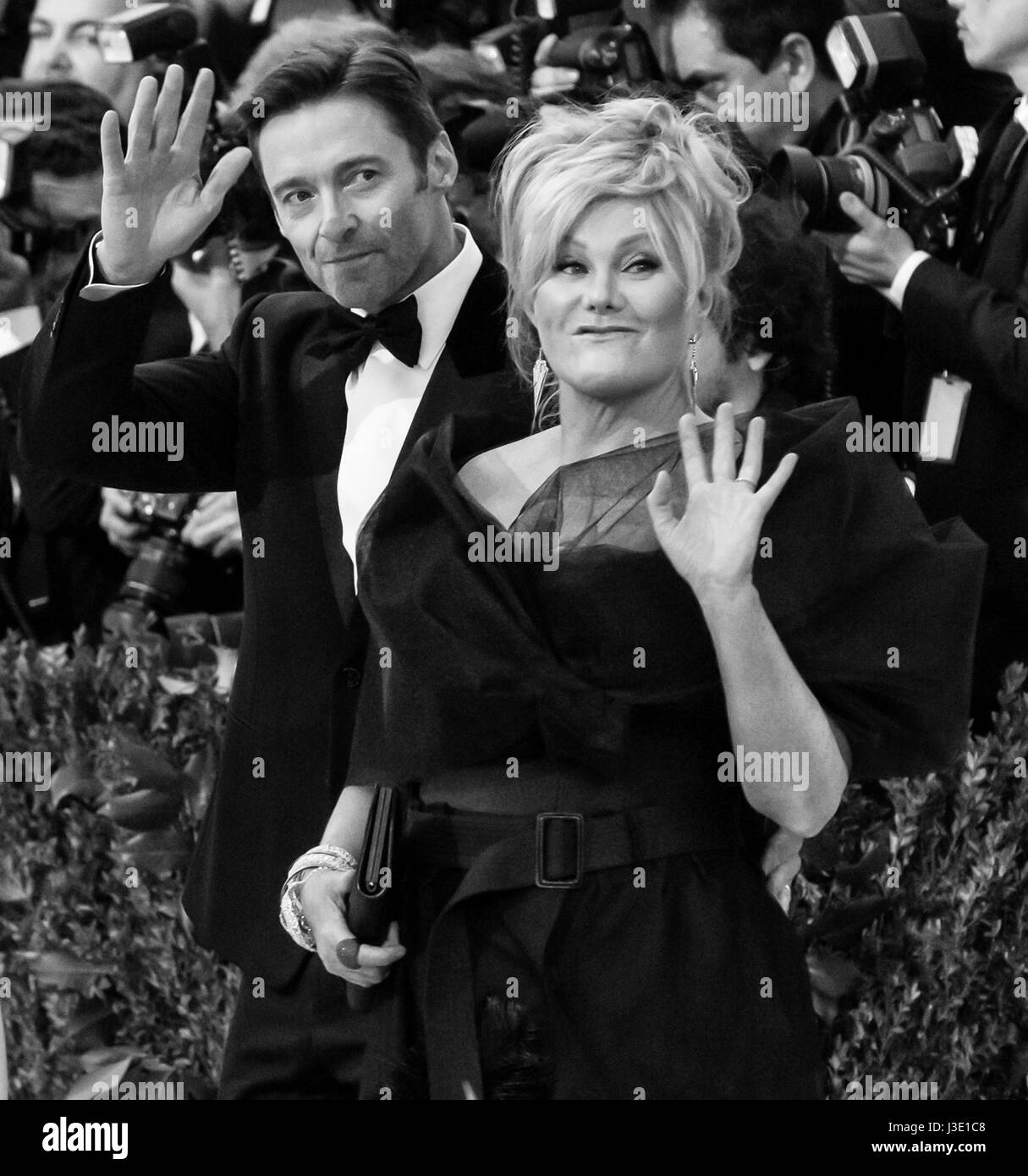 NEW YORK, NY - Maggio 01, 2017: Hugh Jackman (L) e Deborra-Lee Furness frequentare il 'Rei Kawakubo/Comme des Garcons: arte dell'degli spazi interdentali' Costume Insti Foto Stock