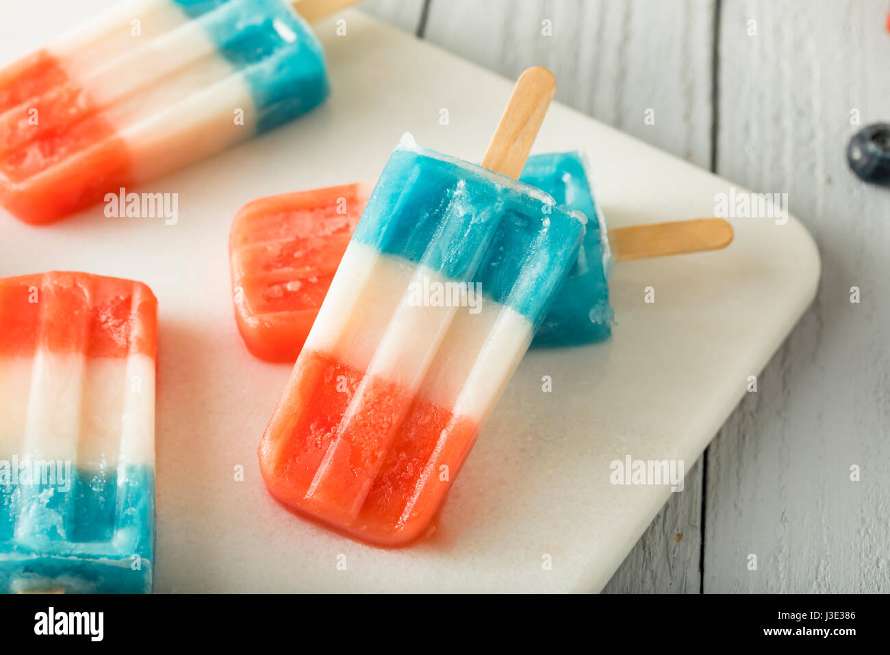 Patriottico Bianco Rosso Popsicles blu per il 4 di luglio Foto Stock