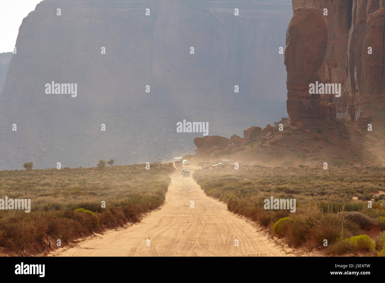 Strada sporca nella Monument Valley, Arizona, Stati Uniti Foto Stock