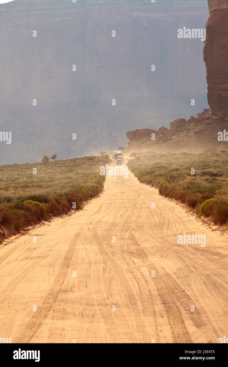 Strada sporca nella Monument Valley, Arizona, Stati Uniti Foto Stock