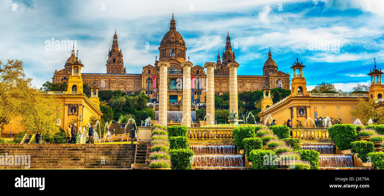 Barcellona, in Catalogna, Spagna nella primavera: Palau Nazionale, Palazzo Nazionale, Museo Nazionale d'Arte della Catalogna Foto Stock