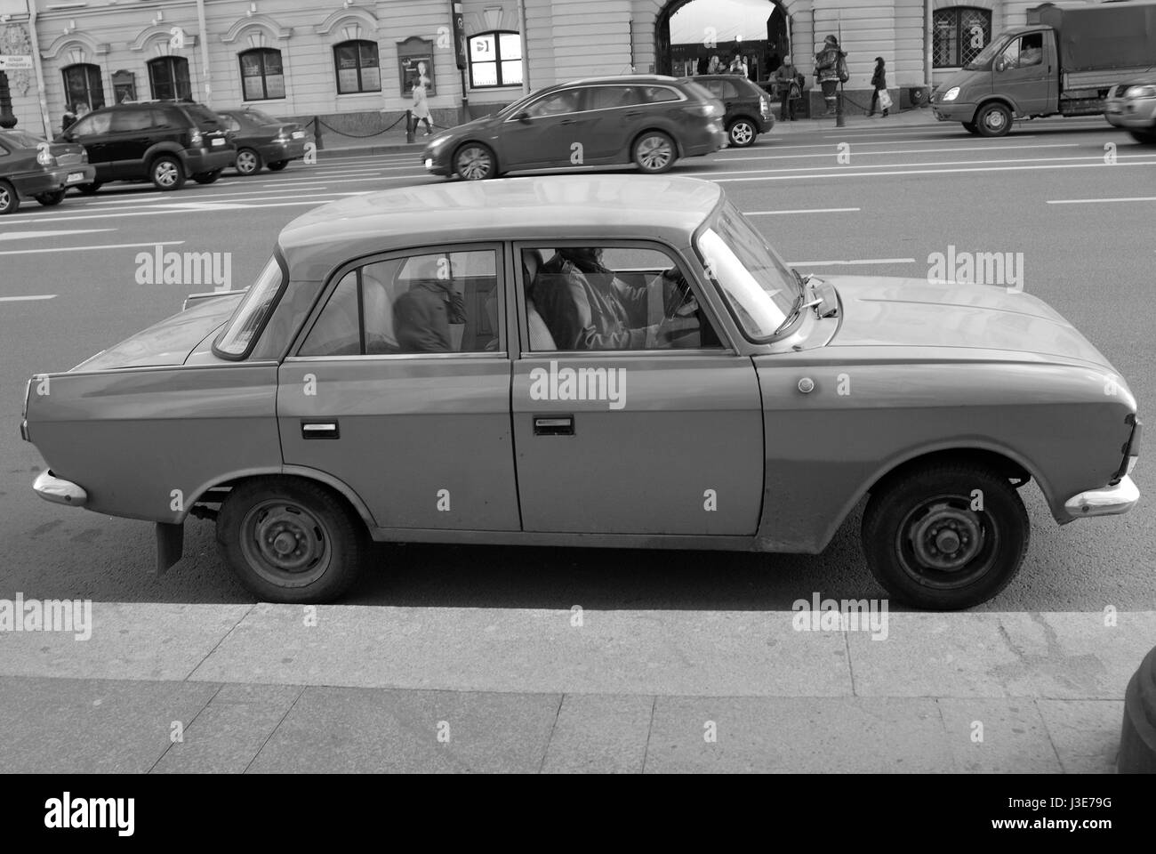 Dell era sovietica Moskvich sedan in Saint Petersburg Foto Stock