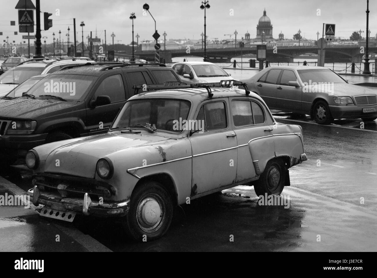 Dell era sovietica Moskvich 403 a San Pietroburgo Foto Stock