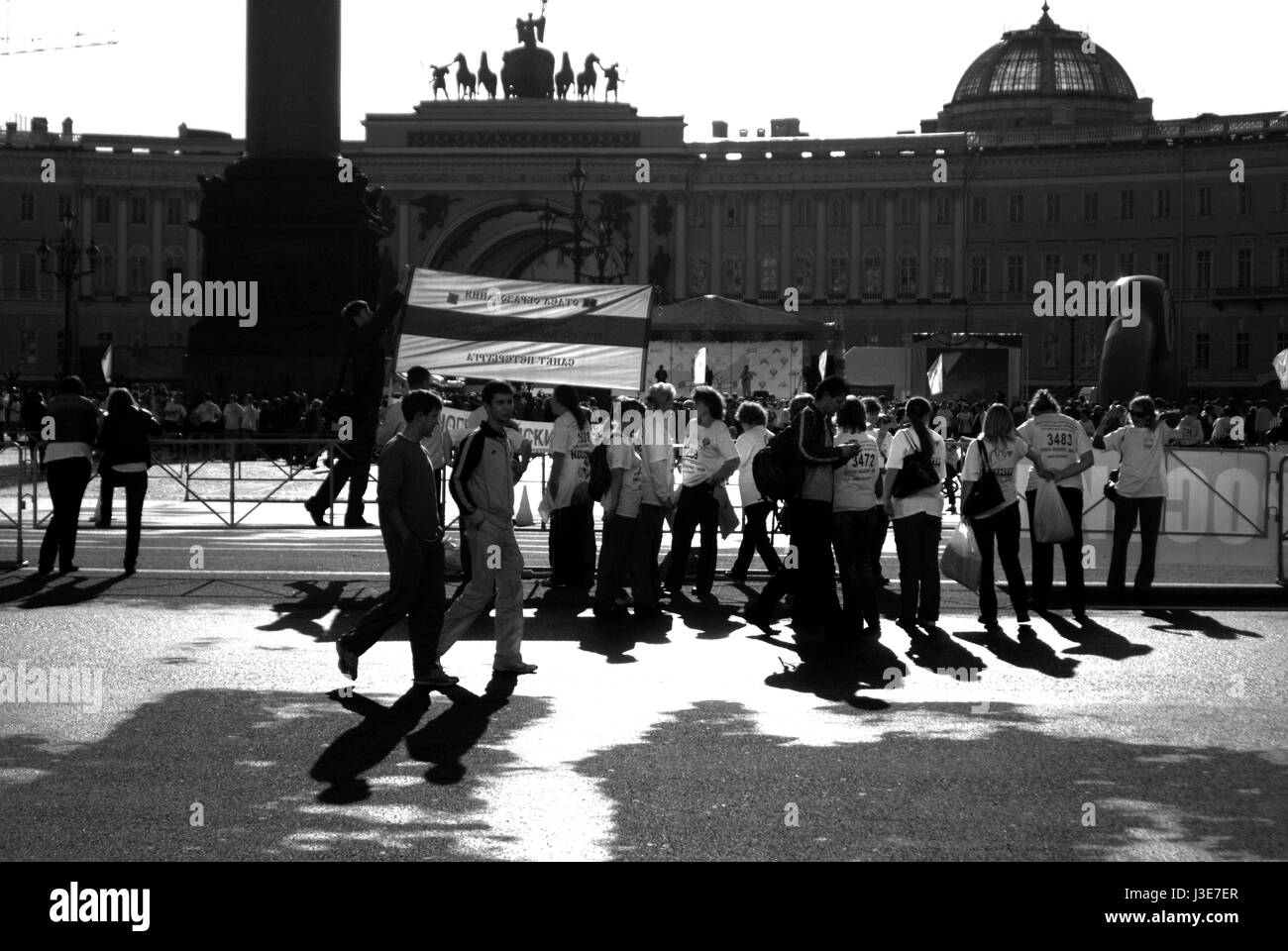 La folla per esecuzione evento nella Piazza del Palazzo San Pietroburgo Foto Stock