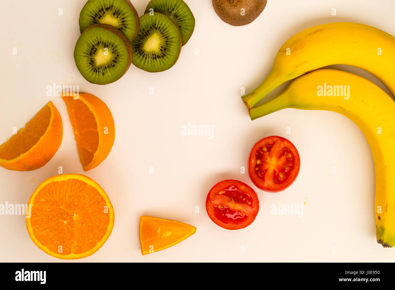 Frutta con vitamina C sfondo bianco isolato Foto Stock