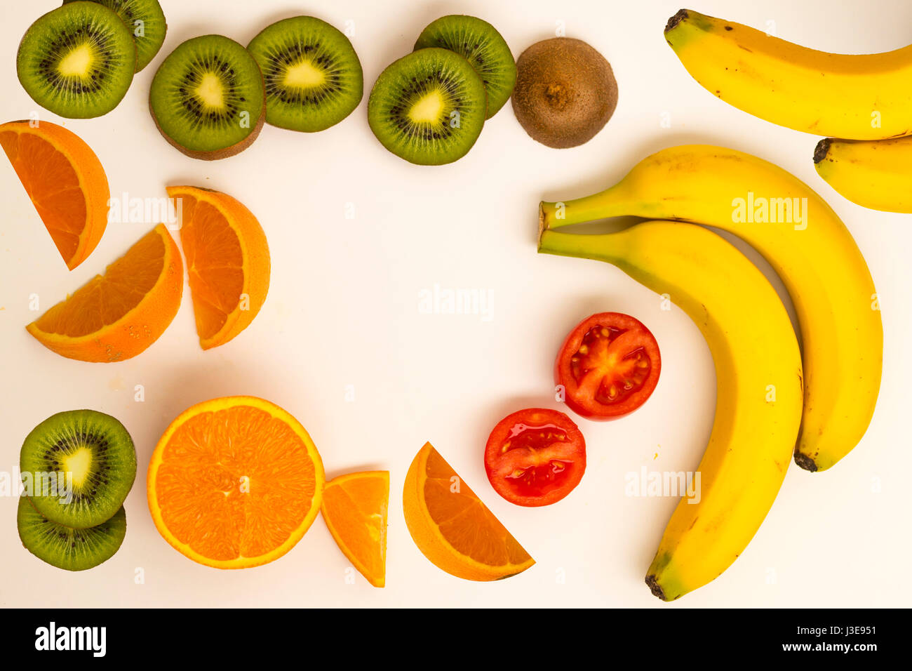 Frutta con vitamina C sfondo bianco isolato Foto Stock