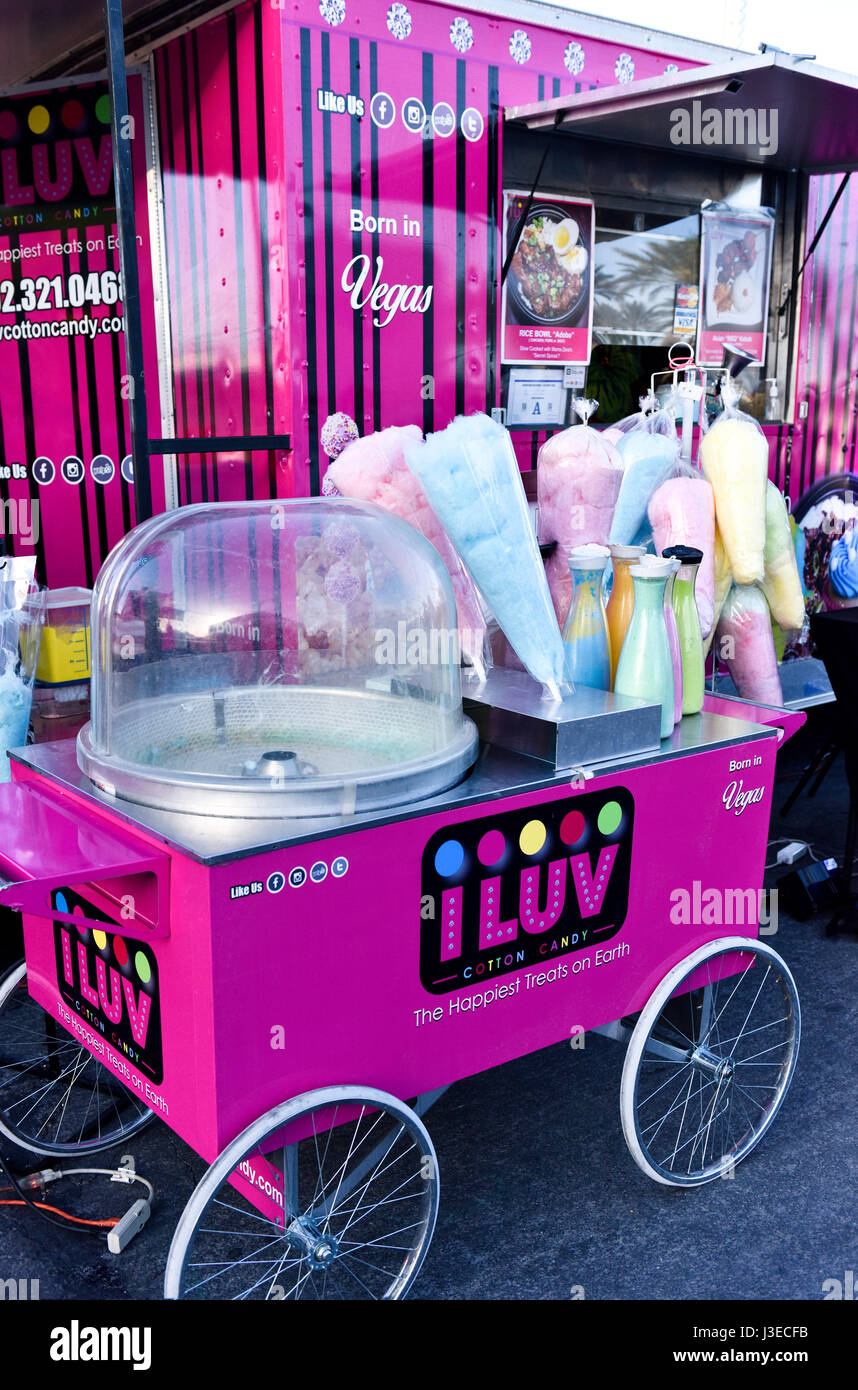 Carrello alimentare con cotone caramella sul primo venerdì, Downtown Las Vegas Foto Stock