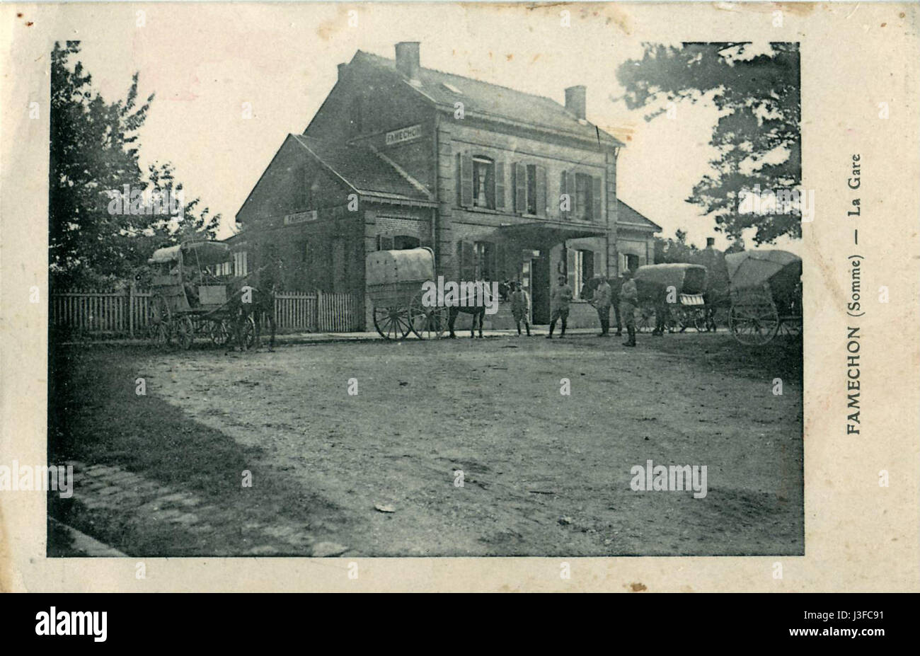 FAMECHON la gare si riferisce a un luogo probabilmente legato alla storia dei trasporti o delle ferrovie. Sono necessari ulteriori dettagli per esplorare il suo contesto completo. Foto Stock