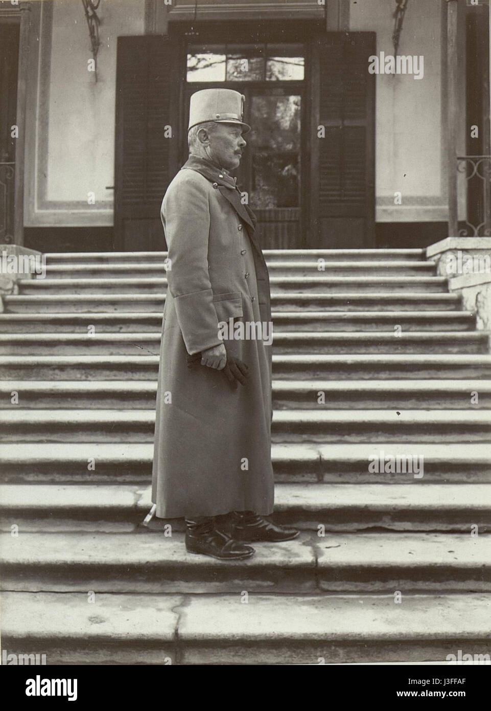 Una rappresentazione storica di un generale al comando della V Armata ad Adelsberg, Postumia, fronte di Isonzo, ora Slovenia, durante la prima guerra mondiale, che riflette le operazioni militari del periodo. Foto Stock