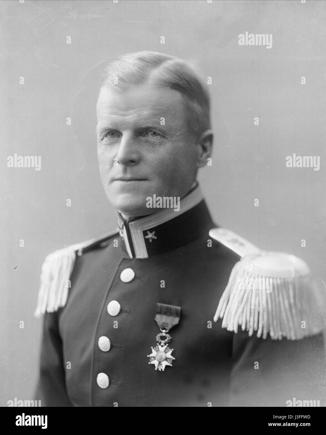 Un riferimento a un'opera o immagine associata a Finn Qvale, probabilmente correlata alla collezione National Film Board of Canada (NFB), che mostra il suo contributo all'industria cinematografica canadese. Foto Stock