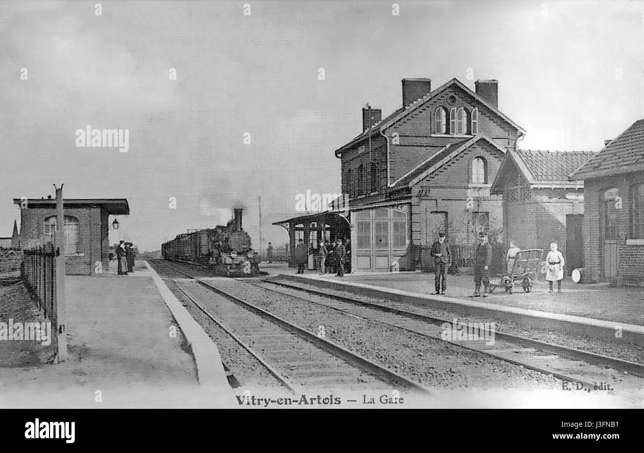 Gare Vitry Artois, una stazione ferroviaria in Francia, catturata intorno al 1900, rappresenta un punto di riferimento storico nello sviluppo delle ferrovie francesi all'inizio del XX secolo. Foto Stock