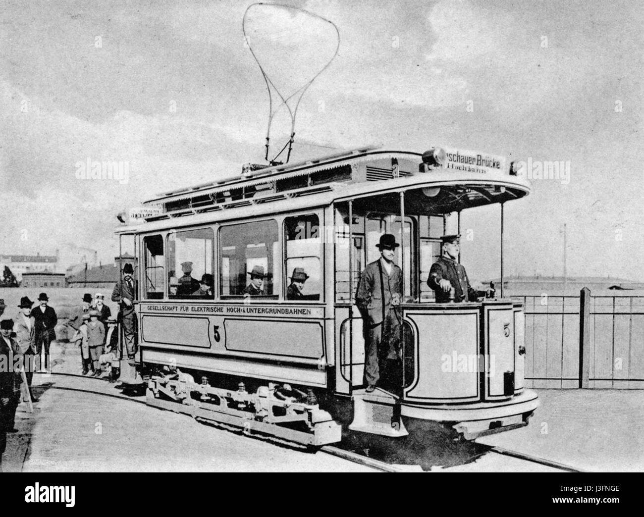 La Flachbahn Wagen 5, parte della collezione Mauruszat, rappresenta un veicolo ferroviario storico di un periodo specifico. Questi carri facevano parte di una fase significativa nella storia del trasporto ferroviario, in particolare in Europa. Foto Stock