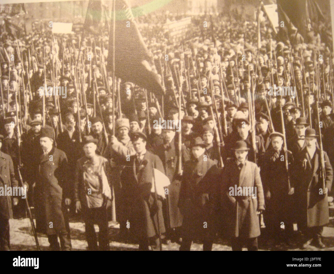 Prima le guardie rosse in Petrograd, autunno 1917 ritagliato Foto Stock