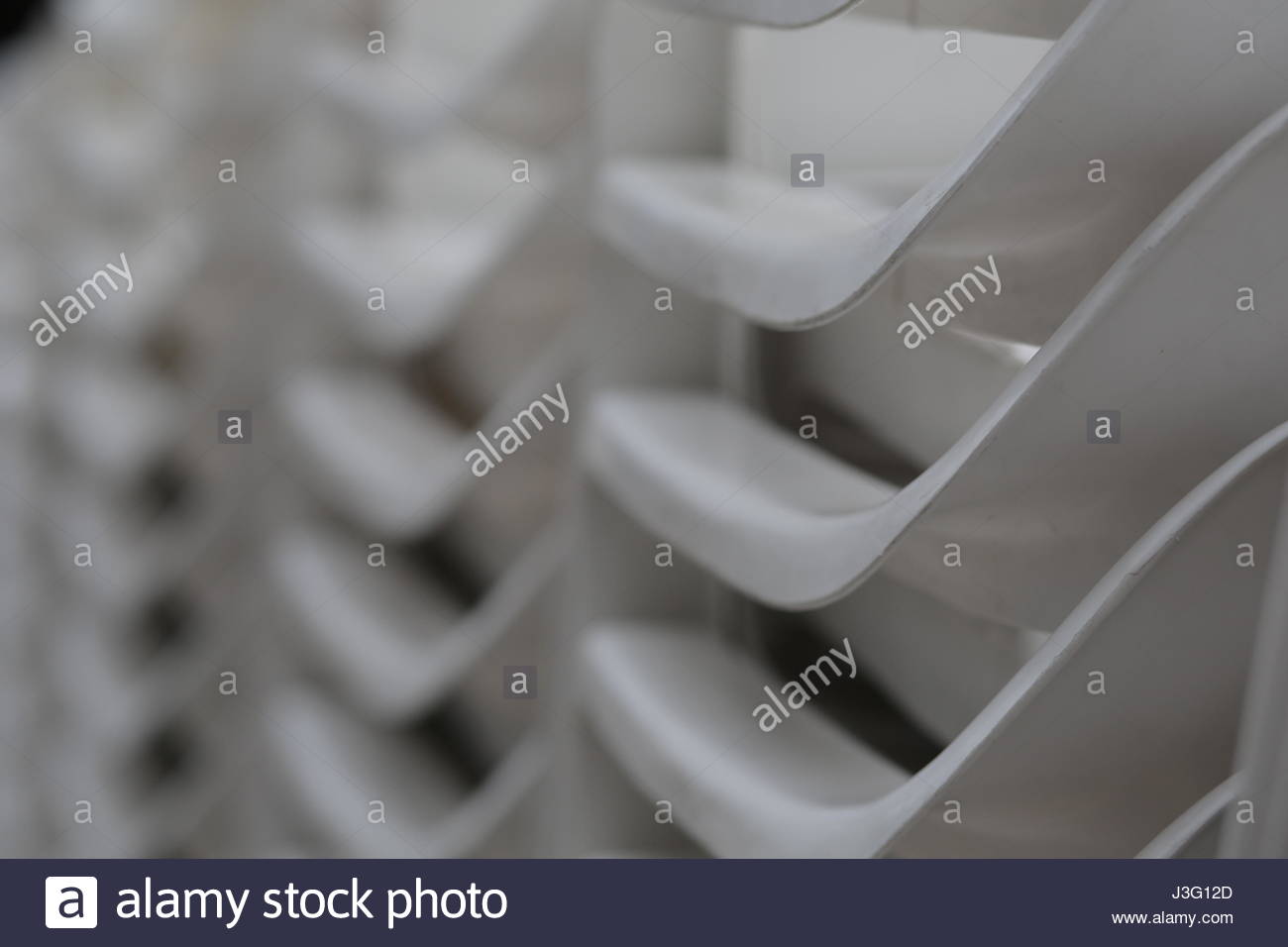 Bianco le curve di plastica sul display Foto Stock