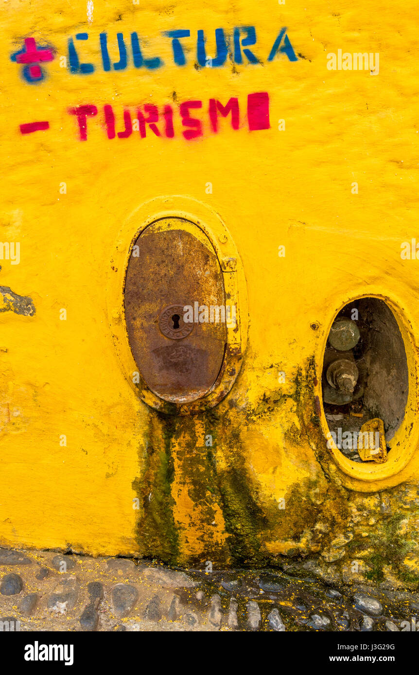 Graffiti promuovere cultura non turismo Foto Stock