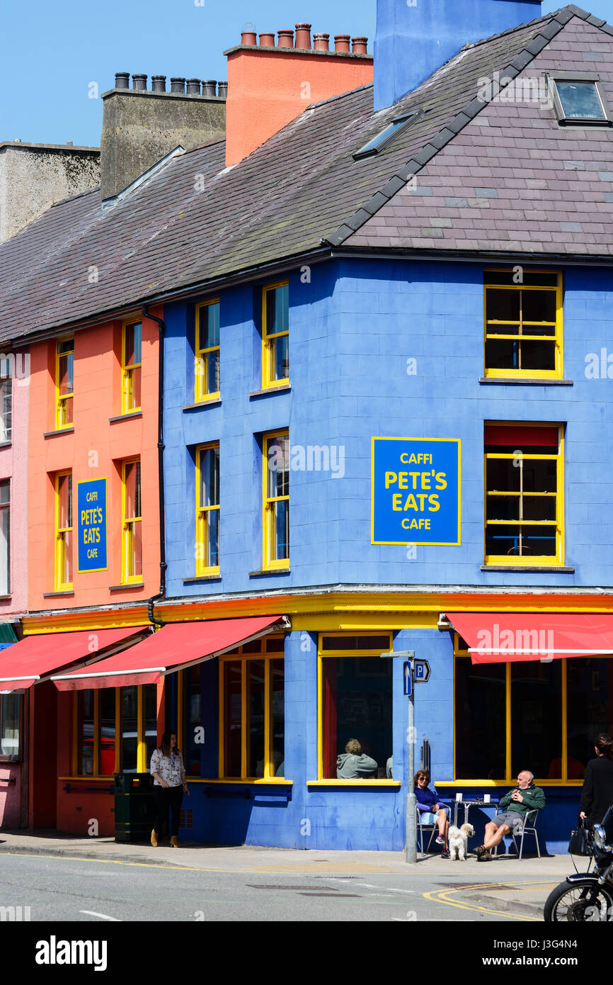 Petes mangia, un popolare cafe nel villaggio turistico di Llanberis, situato ai piedi di Snowdon, frequentata da escursionisti e scalatori appassionati di sport acquatici Foto Stock
