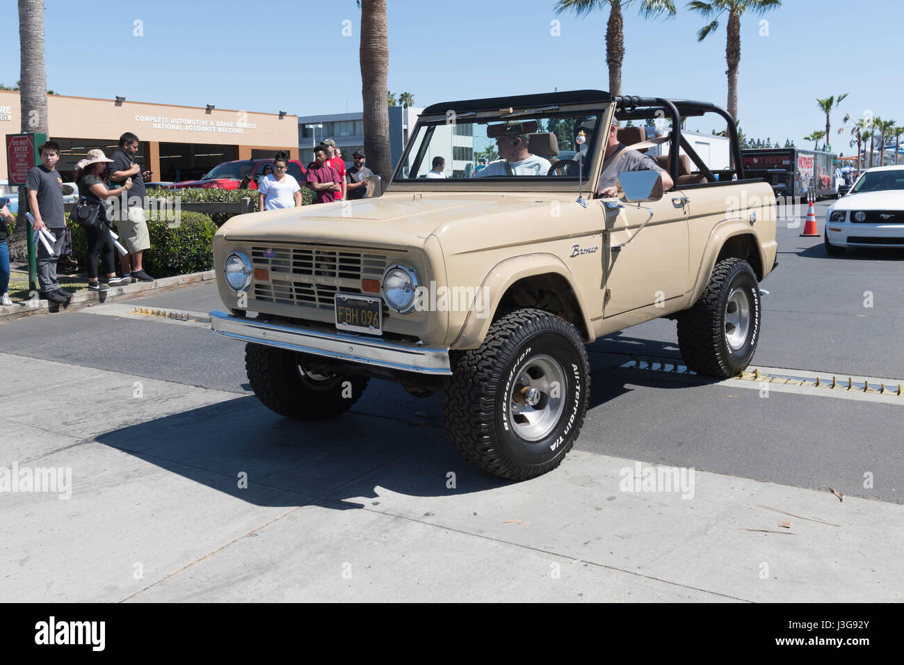 Buena Park, Stati Uniti d'America - 30 Aprile 2017: Ford Bronco sul display durante la favolosa guadi per sempre Foto Stock