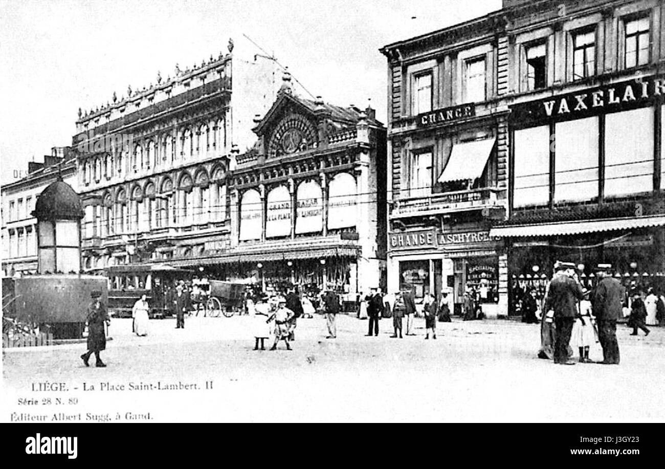 *Gd Bazar 0011* si riferisce a un mercato, probabilmente di un periodo storico, forse situato in una posizione come Istanbul o un altro importante centro commerciale. L'immagine o l'artefatto possono rappresentare la vibrante attività economica e gli scambi culturali che hanno caratterizzato tali bazar nella storia. Foto Stock