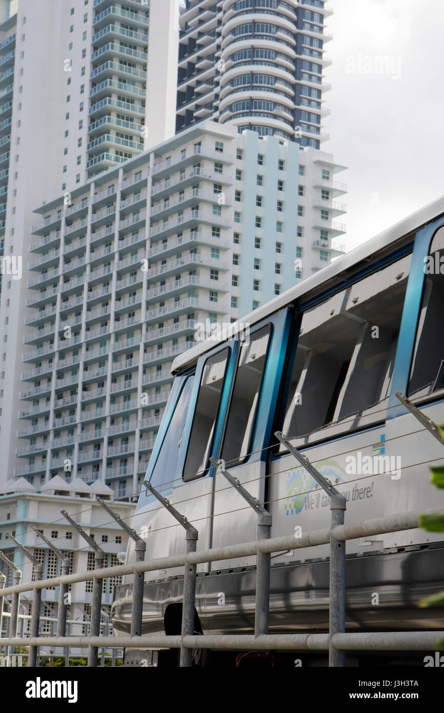 Miami Florida,Metromover,Brickell Line,People mover system,Downtown,grattacieli grattacieli in alto edificio edifici,skyline città citysca Foto Stock