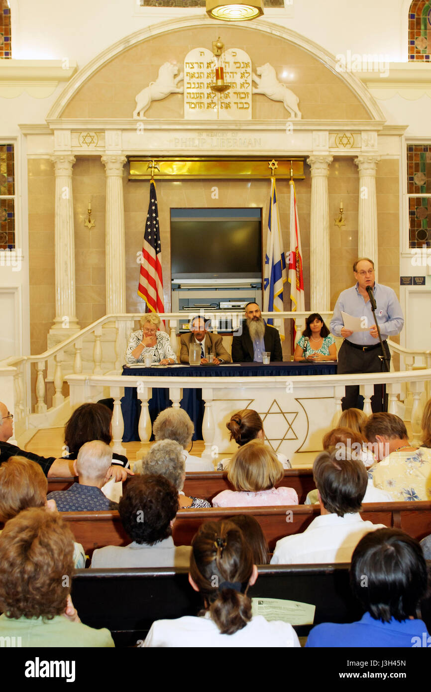 Miami Beach Florida,Museo Ebraico della Florida,panel discussion,essendo Ebraico nello Sport,uomo,uomini,donna donne,atleti,relatori,pubblico,folla,FL080 Foto Stock