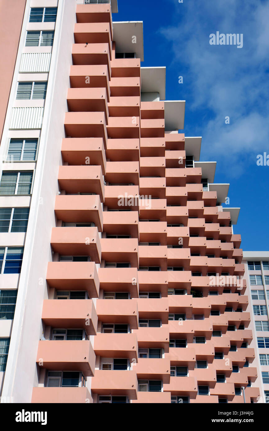 Miami Beach Florida, Collins Avenue, grattacieli alti grattacieli edifici edificio multi famiglia abitazione, balconi, condominio appartamenti residenziali Foto Stock