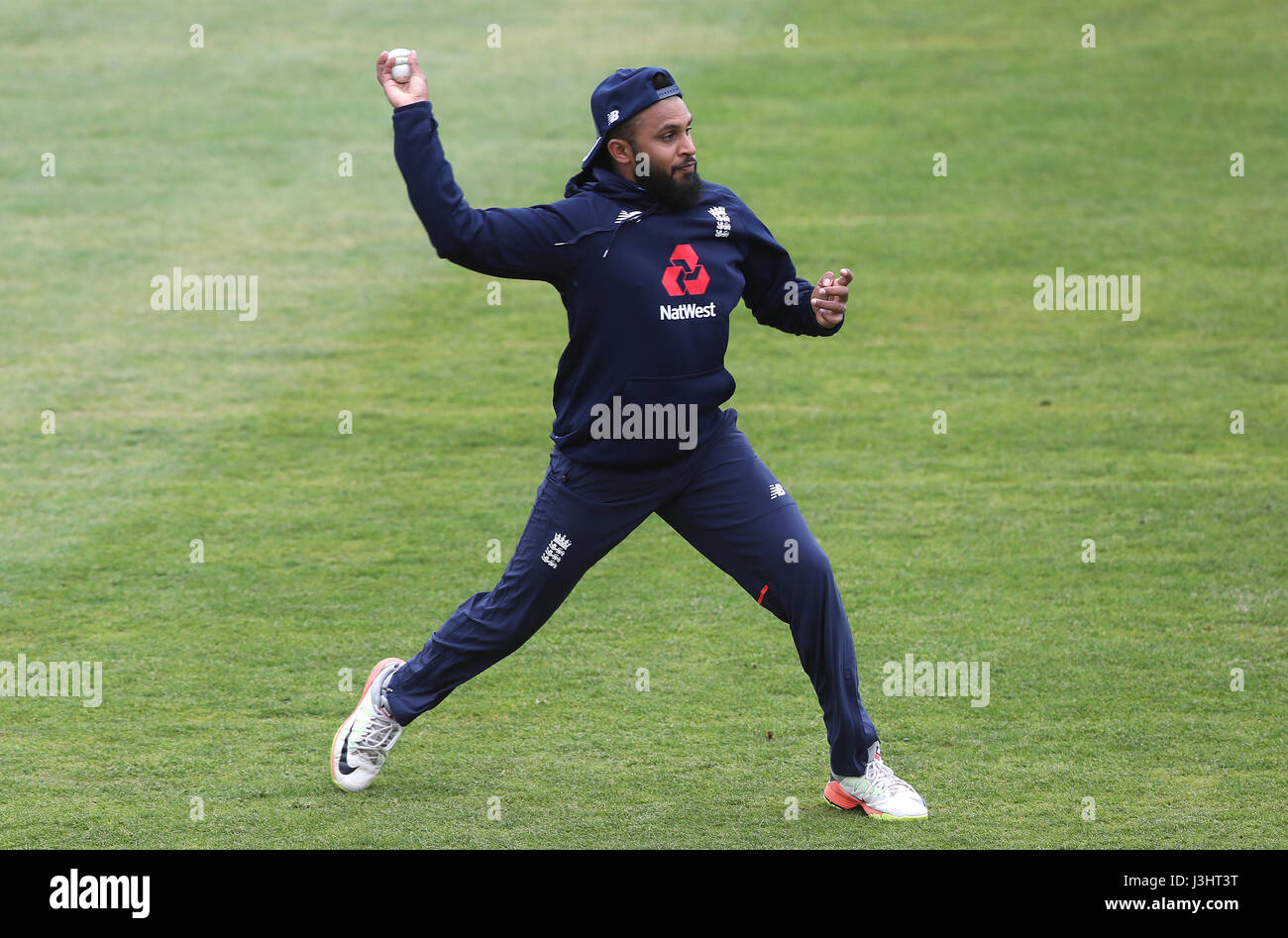 L'Inghilterra del Adil Rashid durante la sessione di reti a terra Brightside, Bristol. Foto Stock