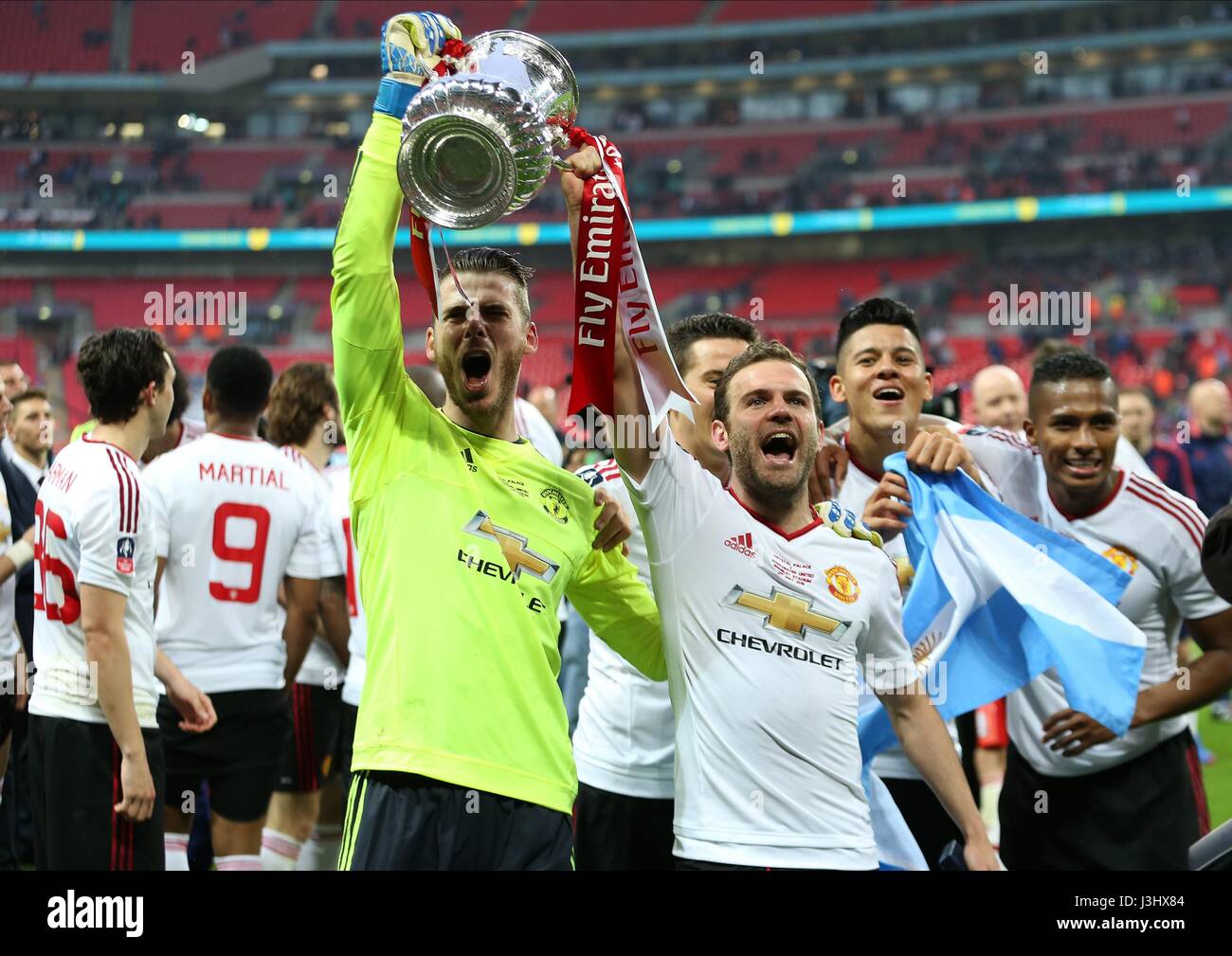 DAVID DE GEA & JUAN MATA MARC CRYSTAL PALACE FC V MANCHESTER Wembley Stadium Londra Inghilterra 21 Maggio 2016 Foto Stock