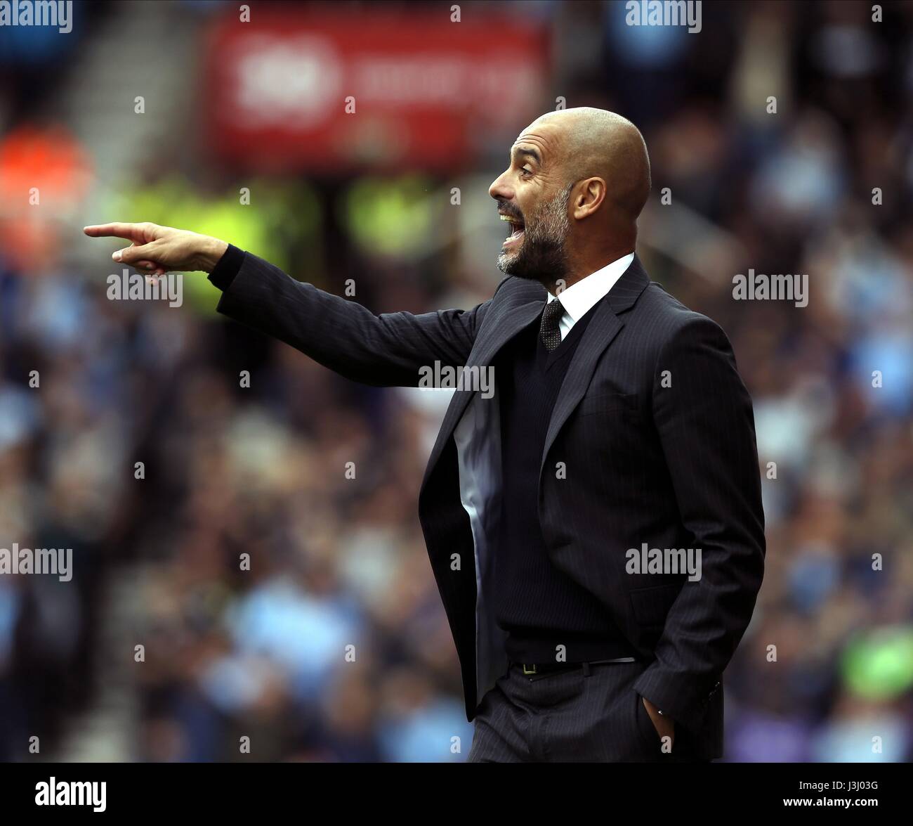 PEP GUARDIOLA MANCHESTER CITY MANAGER BET 365 STADIUM STOKE INGHILTERRA 20 Agosto 2016 Foto Stock