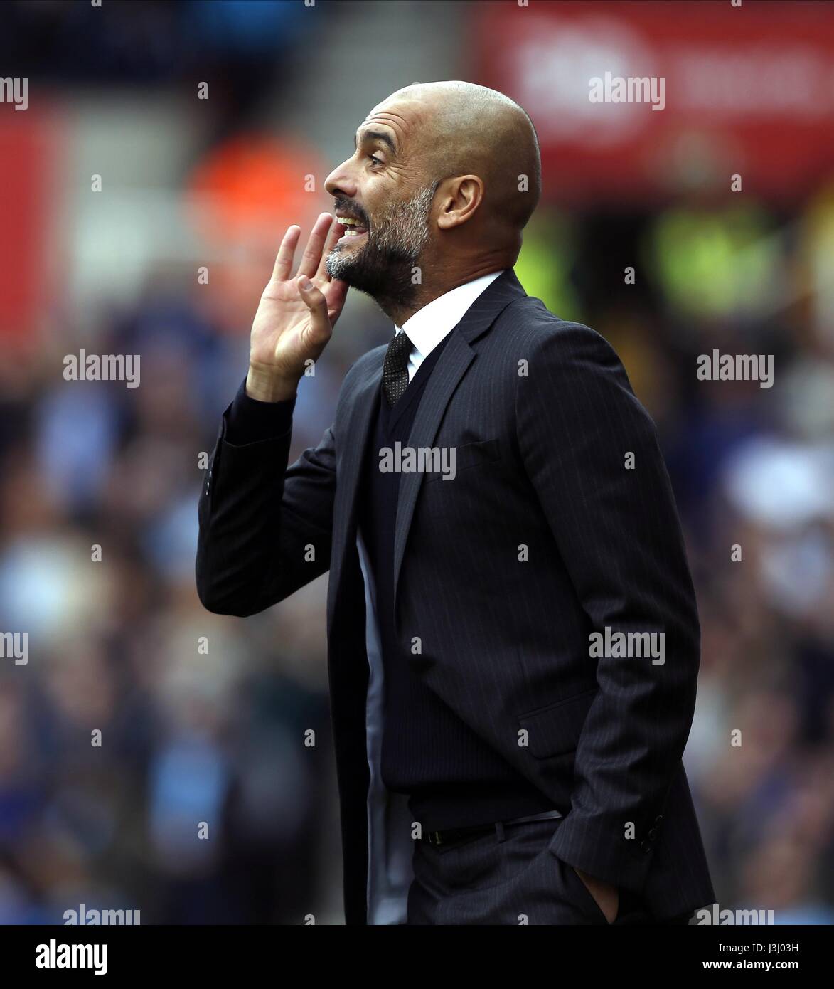 PEP GUARDIOLA MANCHESTER CITY MANAGER BET 365 STADIUM STOKE INGHILTERRA 20 Agosto 2016 Foto Stock