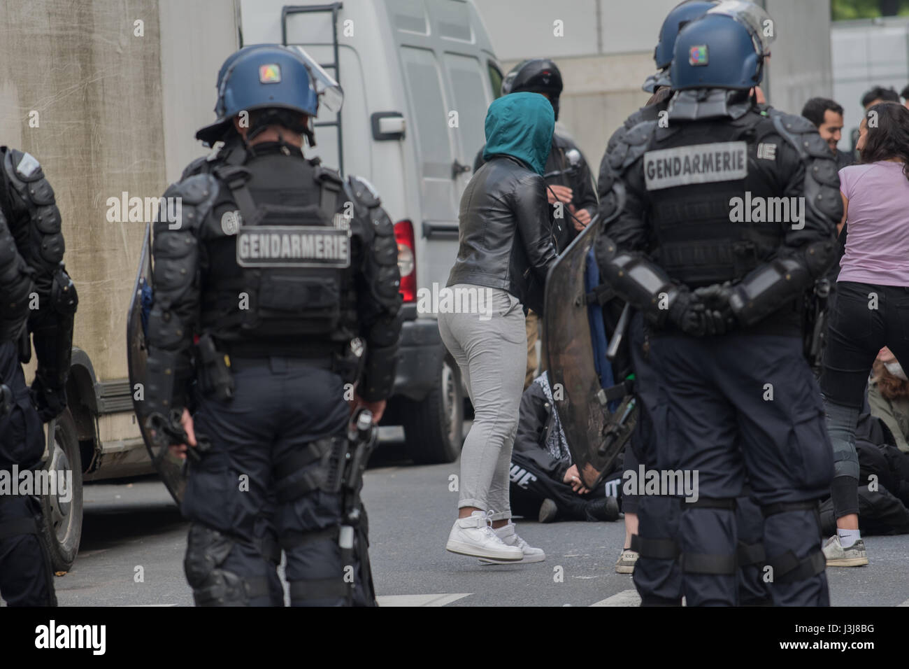 Parigi: dimostrazione di alta scuola gli studenti arrestato dalle forze dell ordine in Bastille Foto Stock