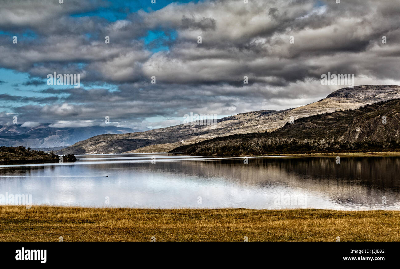 Serrano fiume al di fuori del Parco Nazionale Torres del Paine Foto Stock