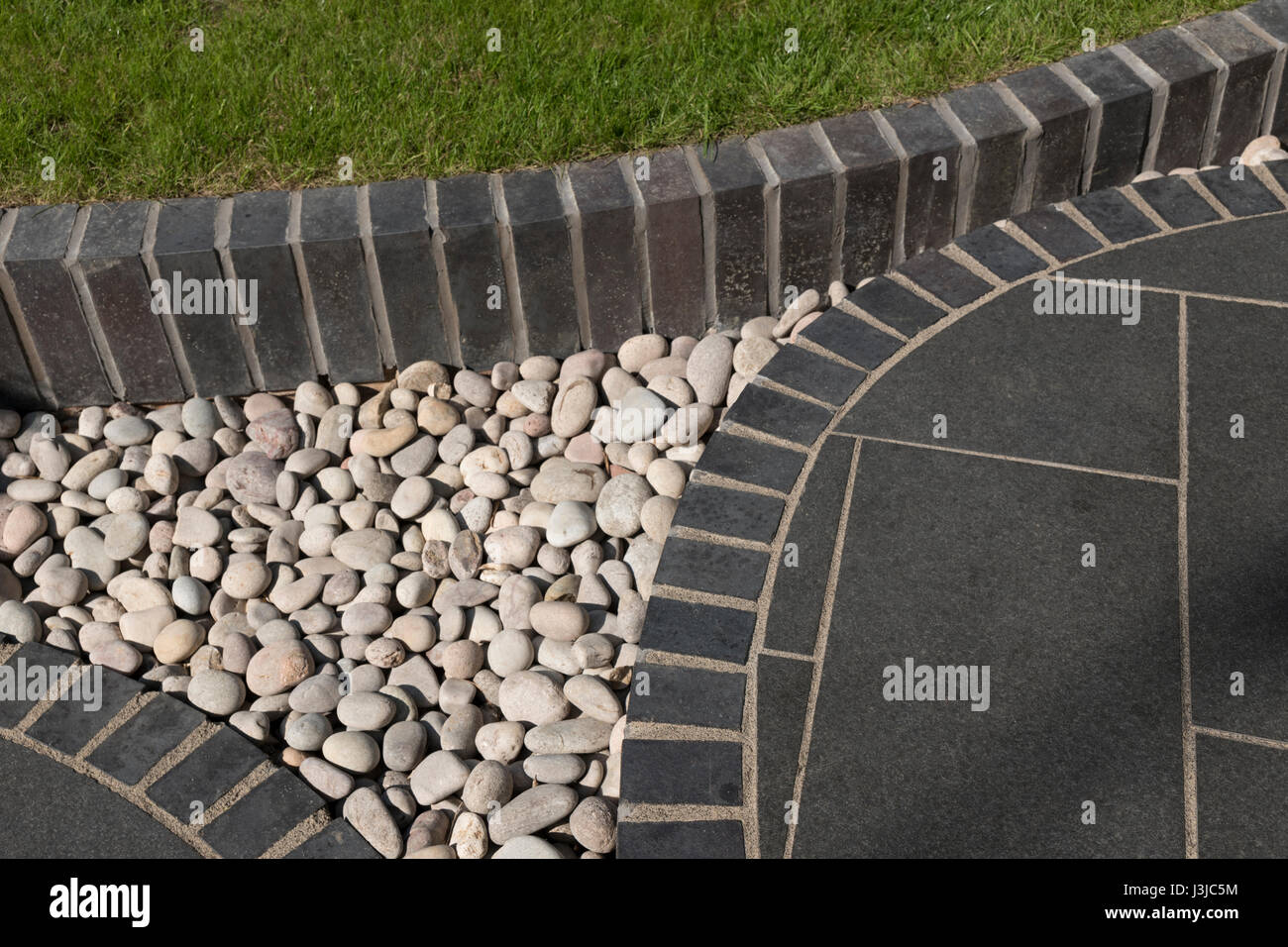 Nuova architettura del giardino e la costruzione da parte di un approvato il Marshalls contraente Foto Stock