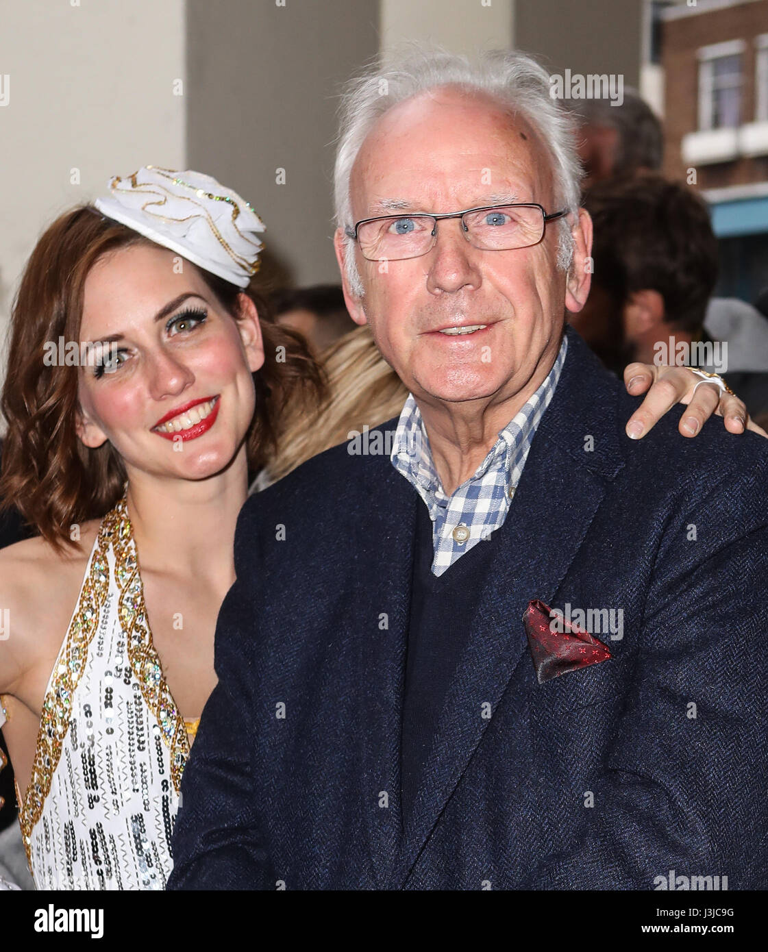 Caterina, duchessa di Cambridge assiste l'apertura notturna di '42nd Street' al Theatre Royal Drury Lane di Londra con: Pete Waterman dove: Londra, Regno Unito quando: 04 Apr 2017 Credit: WENN.com Foto Stock