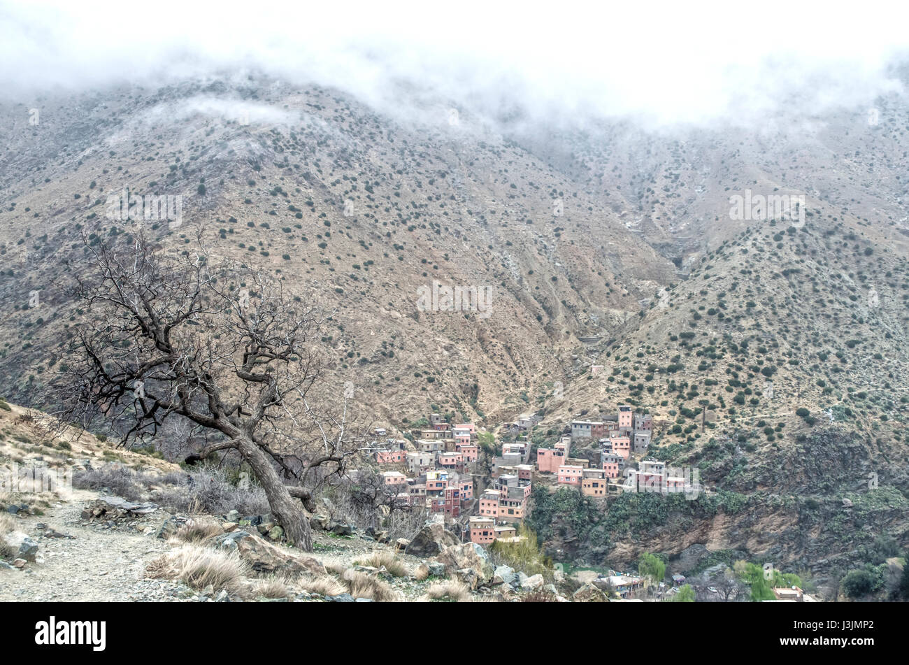 Ourika Valley village al di sotto di Foto Stock