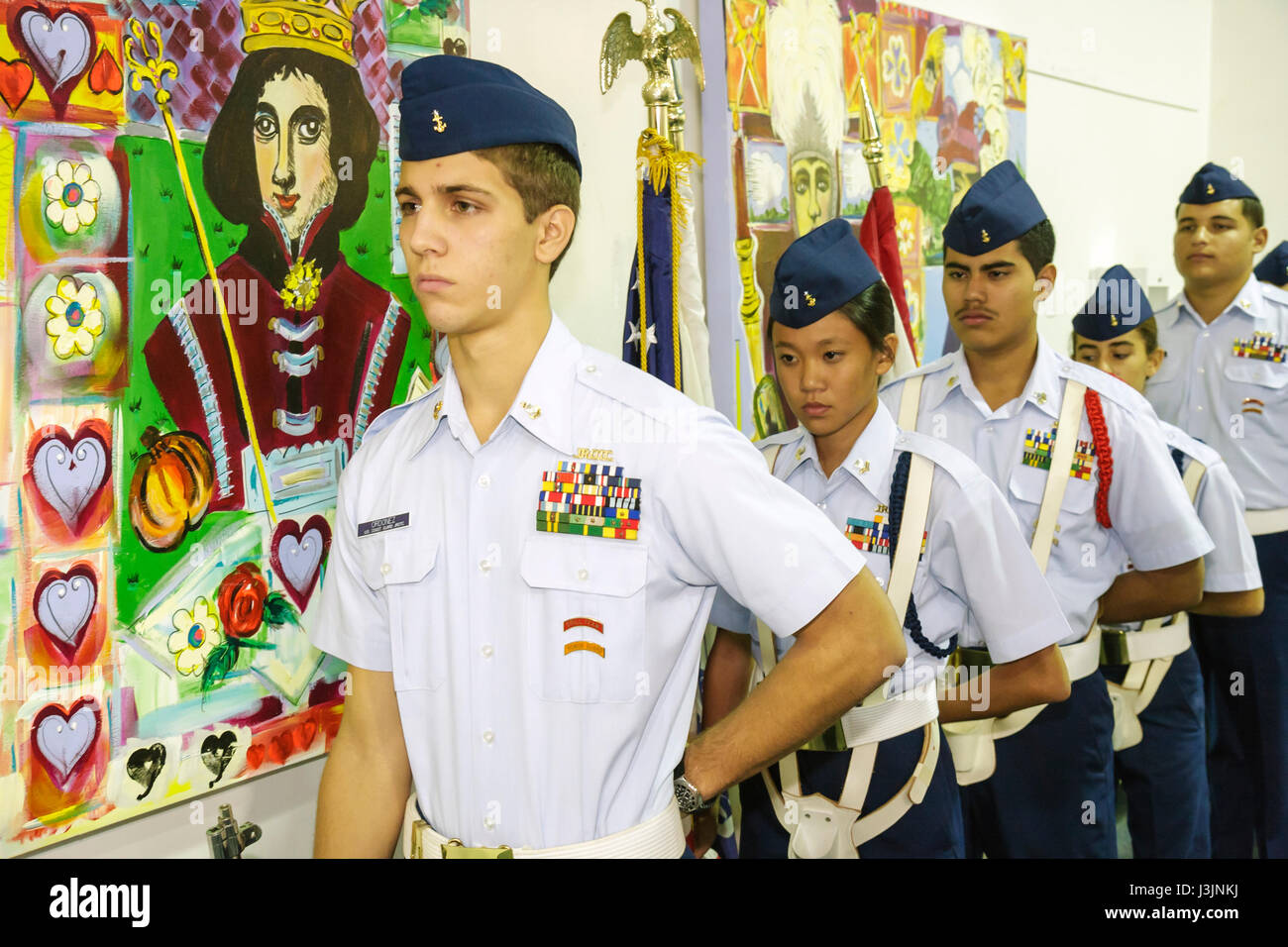 Miami Florida,Virginia Key,MAST Academy,Green Schools Initiative,annuncio studenti US Coast Guard JROTC,ispanica etnia ragazze asiatiche,f Foto Stock