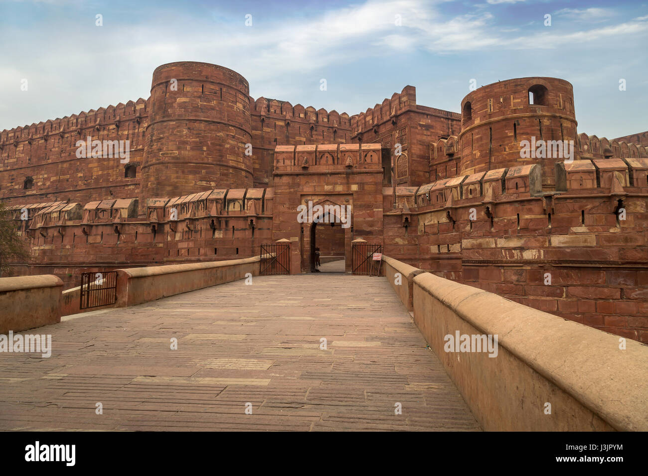 Agra fort - un sito patrimonio mondiale dell'unesco nella città di Agra india. Questa storica pietra arenaria rossa fort è un marchio di mughal architettura indiana. Foto Stock