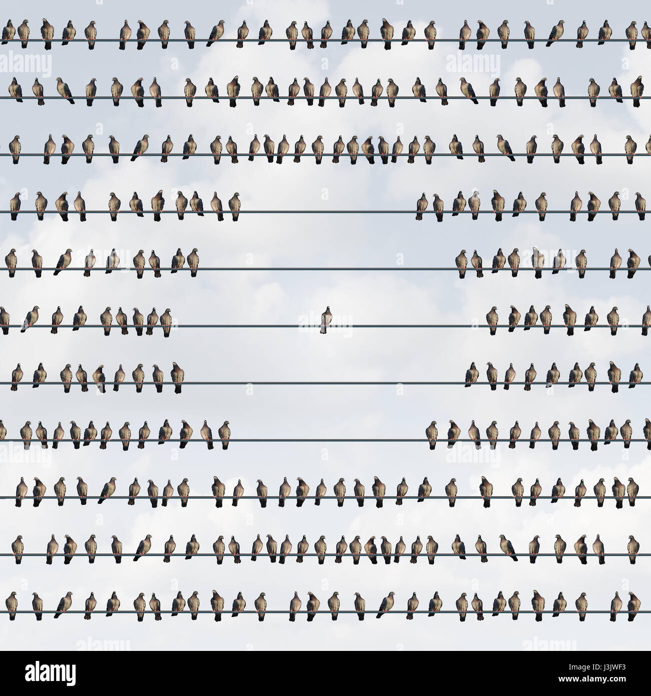 Scollegare ed escluse o scollegato nozione come un uccello solitario su un filo con un grande gruppo staccato dal respinta. Foto Stock