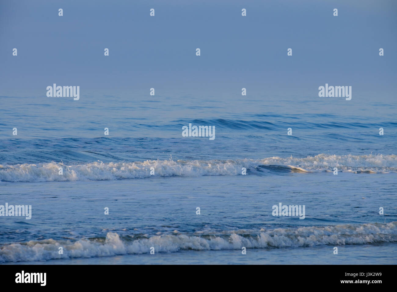 Blu, Misty Waves Foto Stock