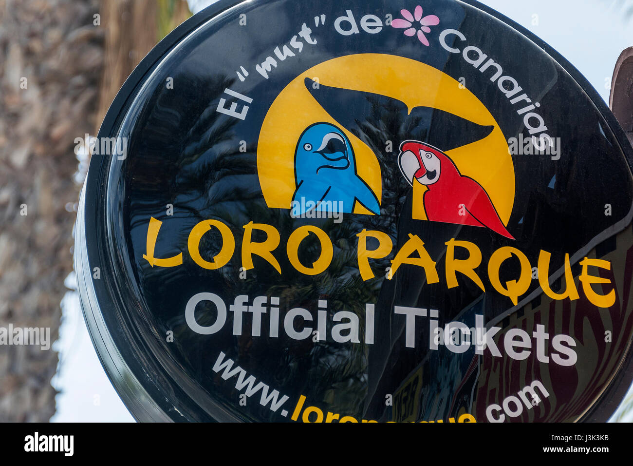 Pubblicità segno Loro Parque su un cartello circolare (Spagna, isola di Tenerife) Foto Stock