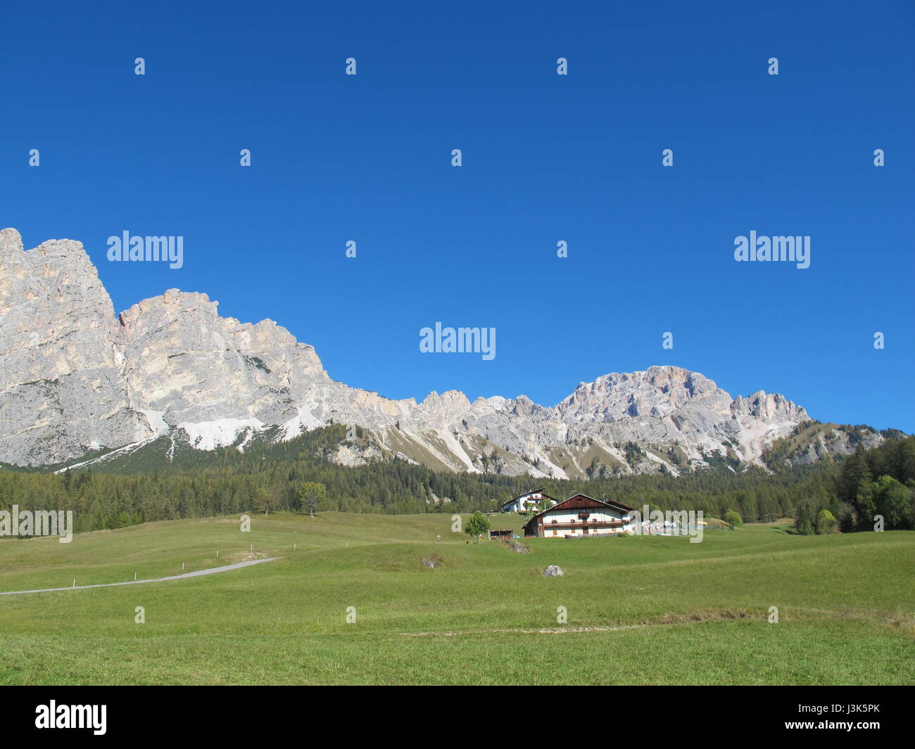 Dolomite mountains vicino a Cortina d'ampezzo, Italia Foto Stock