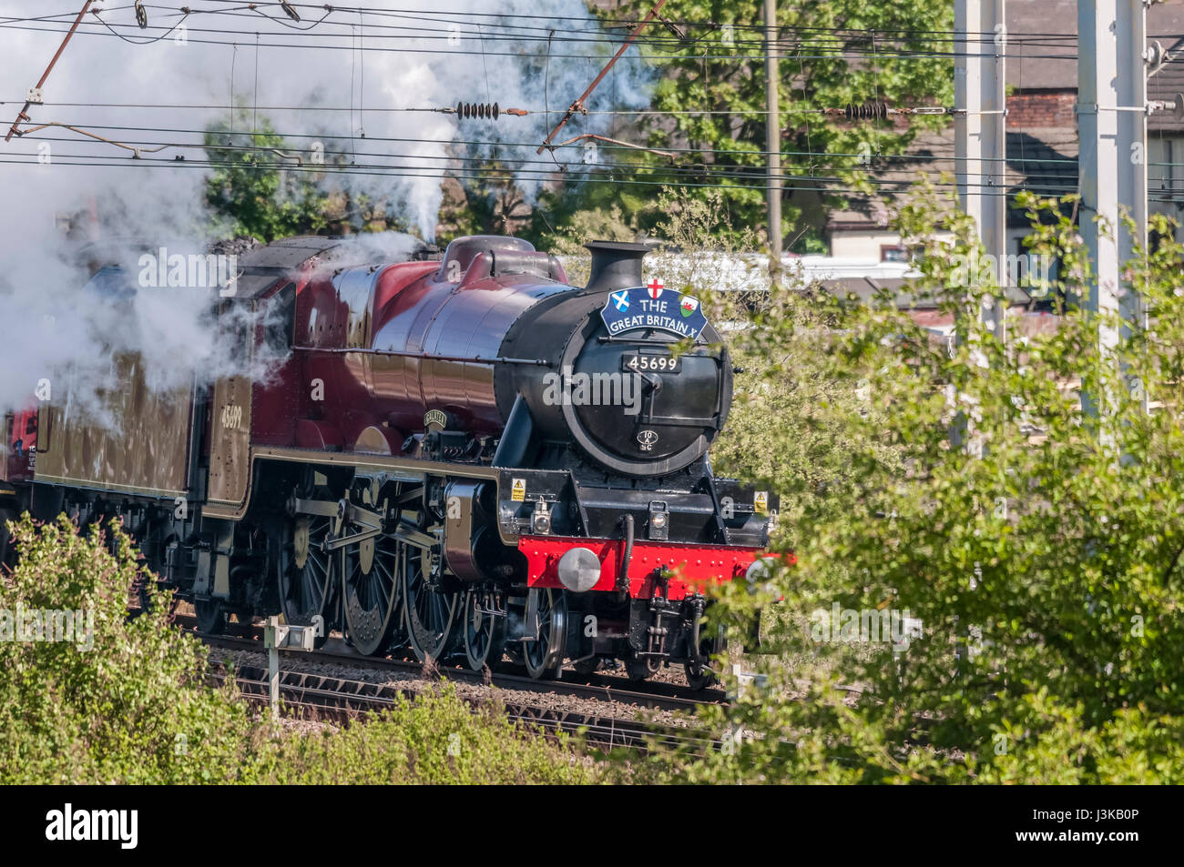 Warrington.Regno Unito.05 maggio 2017. LMS Giubileo classe 6P 4-6-0 n. 45699 Galatea tira la Gran Bretagna X vapore railtour da Grange Over Sands t Foto Stock